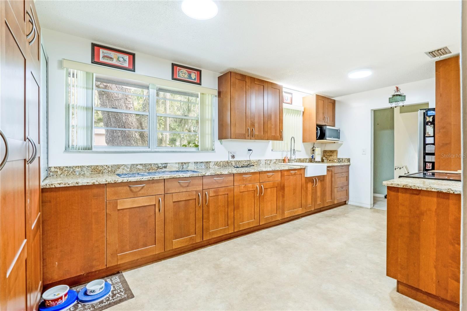 24 Oak Street, FL