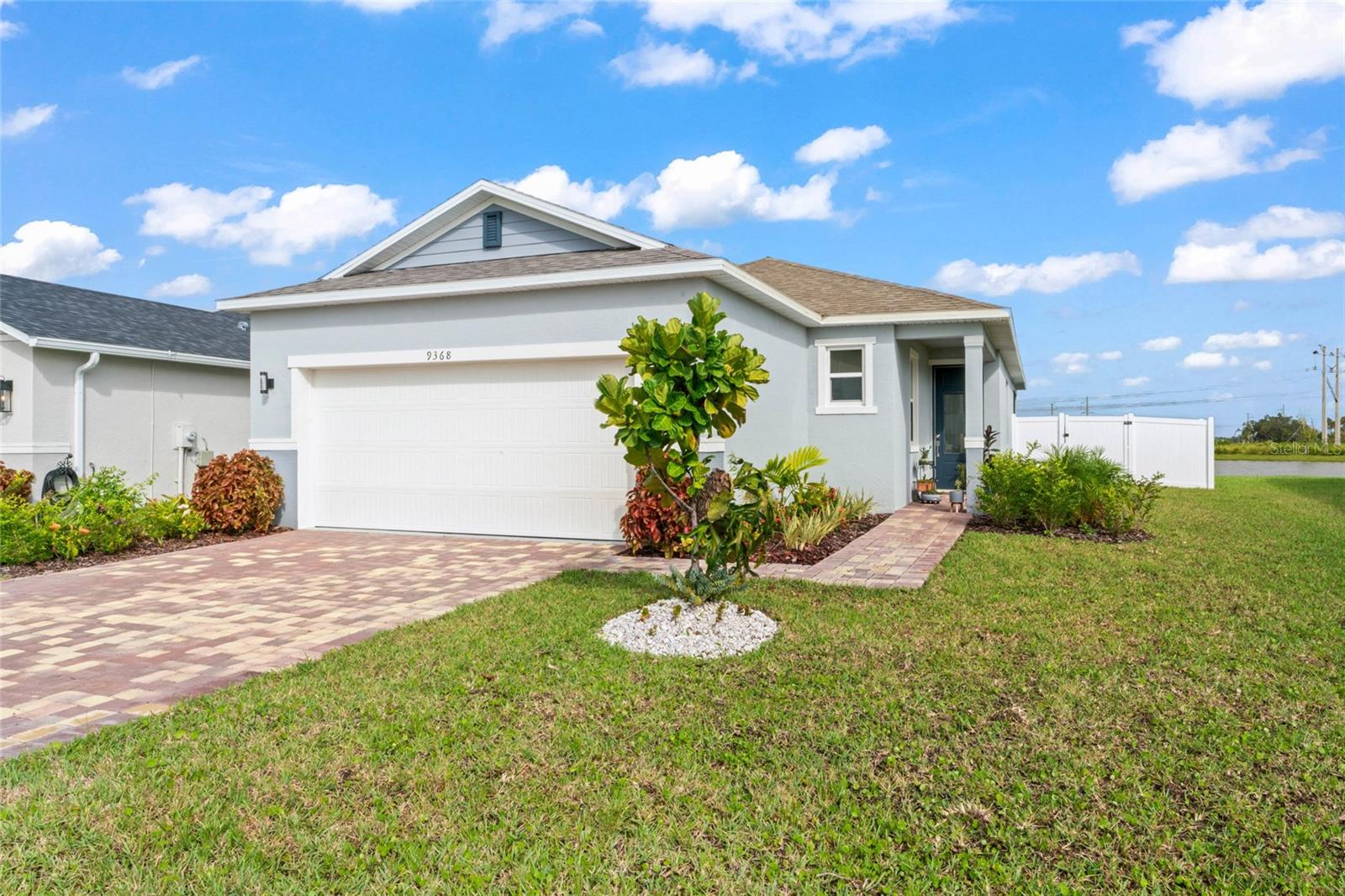 9368 Sandy Bluffs Cir, FL