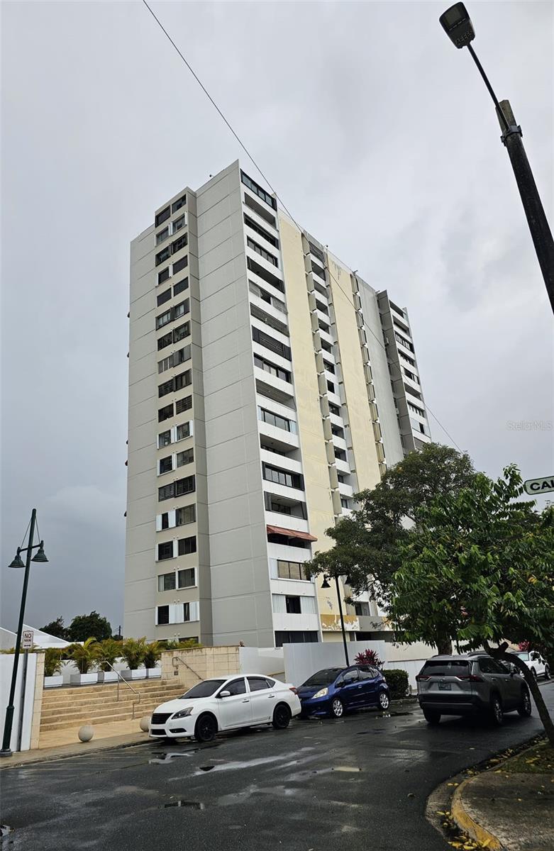 1261 Luis Vigoreaux Avenue, PR