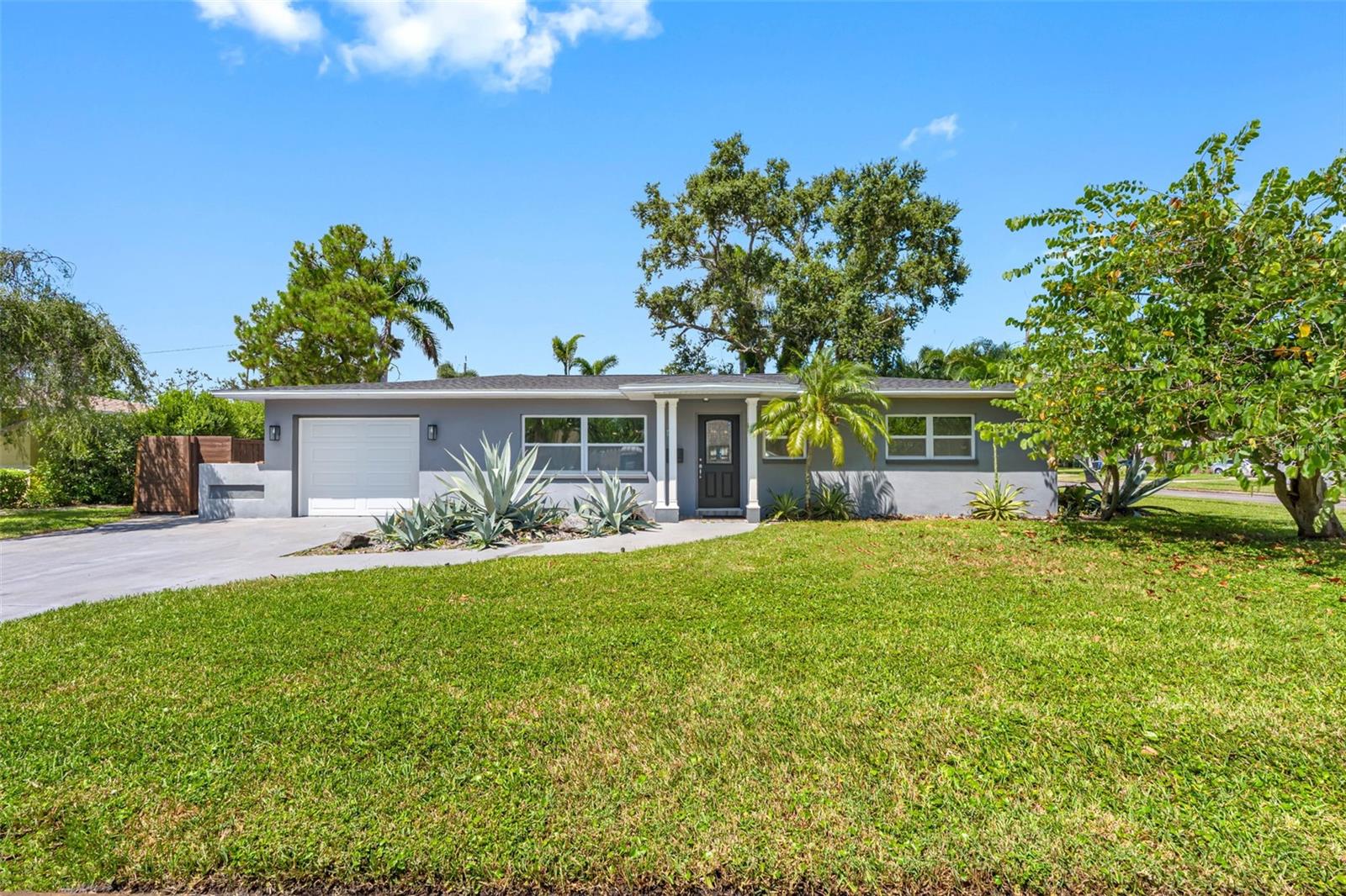 439 Capri Way, FL