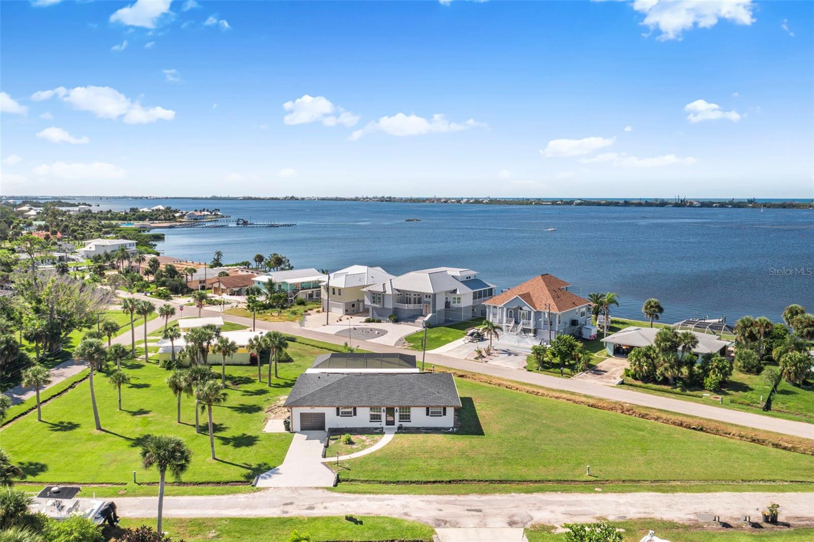 915 Suncrest Lane, FL