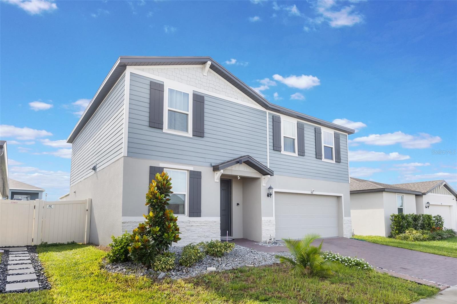 905 Cambridge Drive, FL