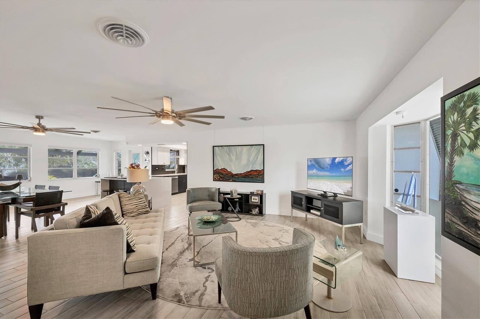 527 Bellaire Drive, FL