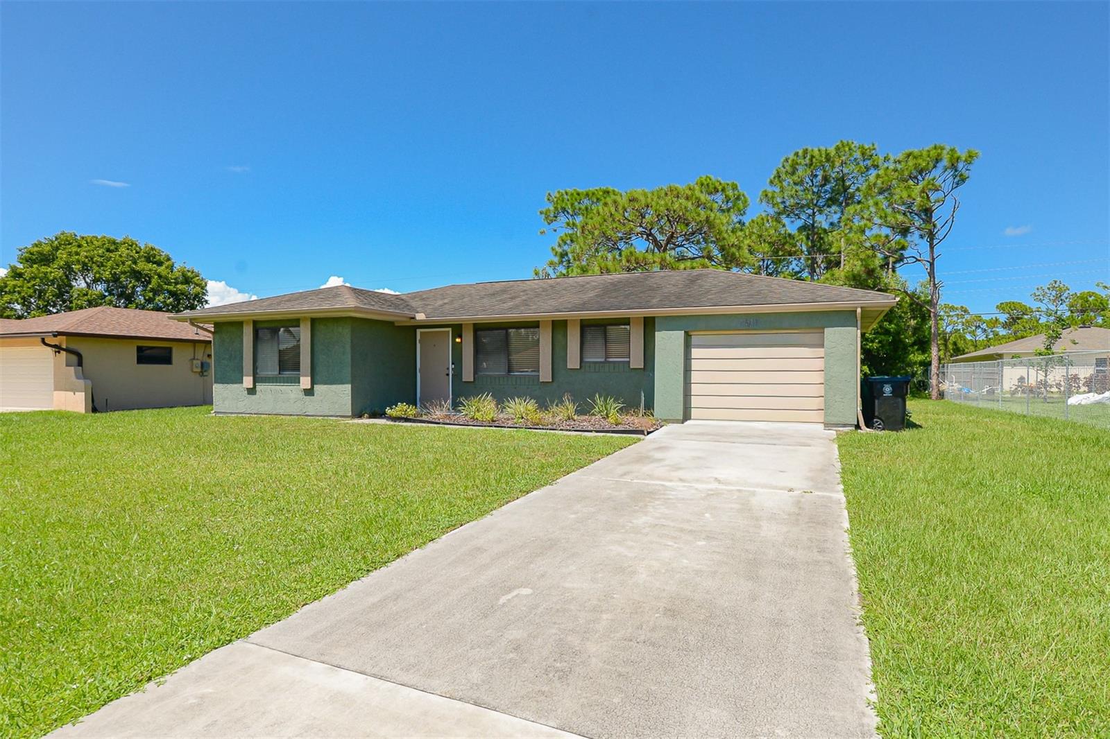 2565 Se Dogwood Ave, FL