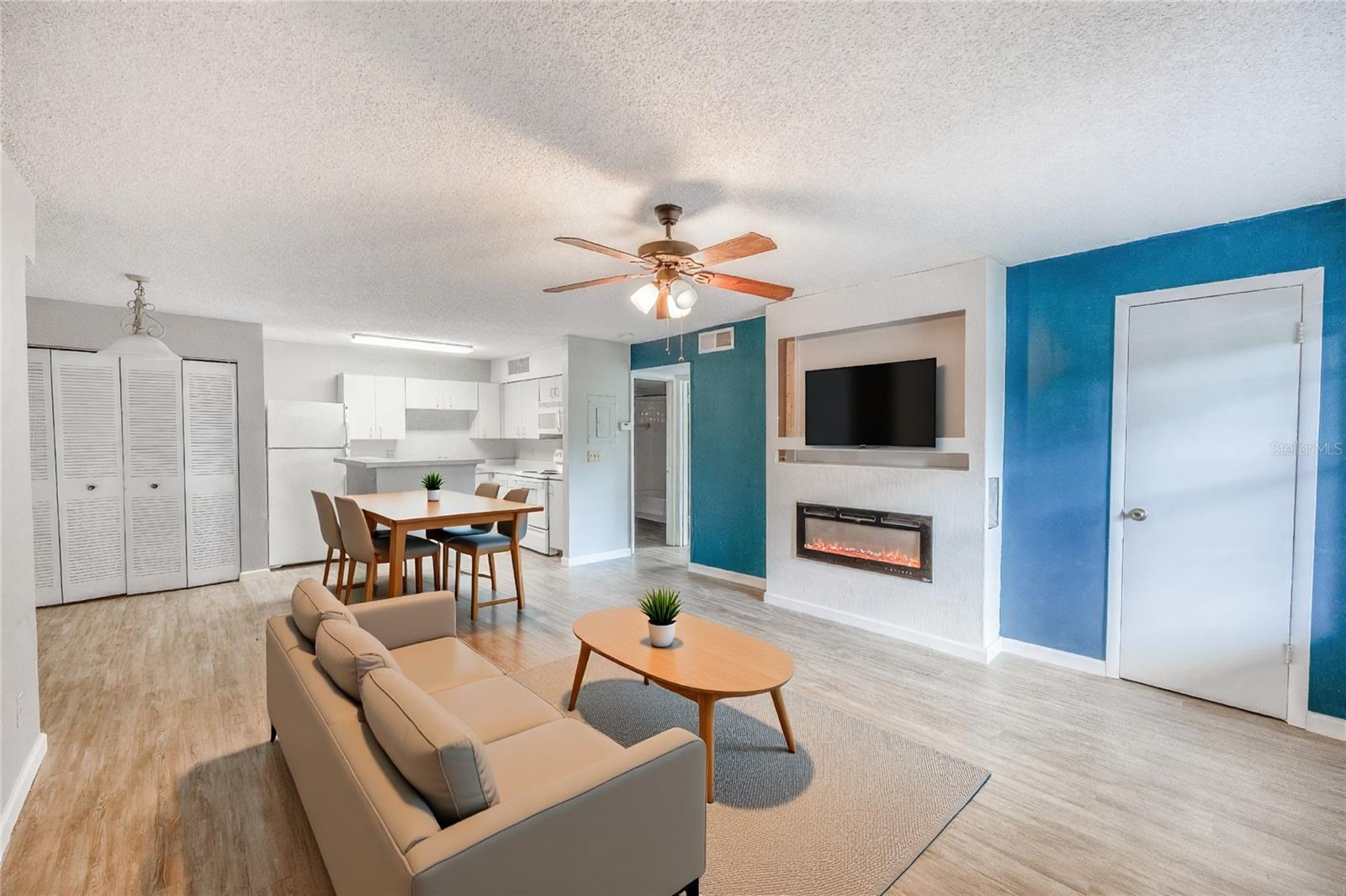 360 Lake Ontario Court, FL