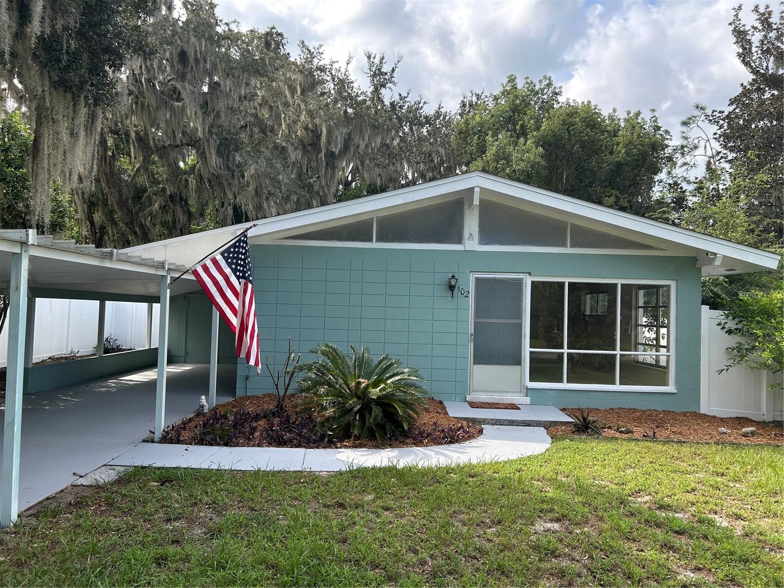 102 E Pendleton Ave, FL