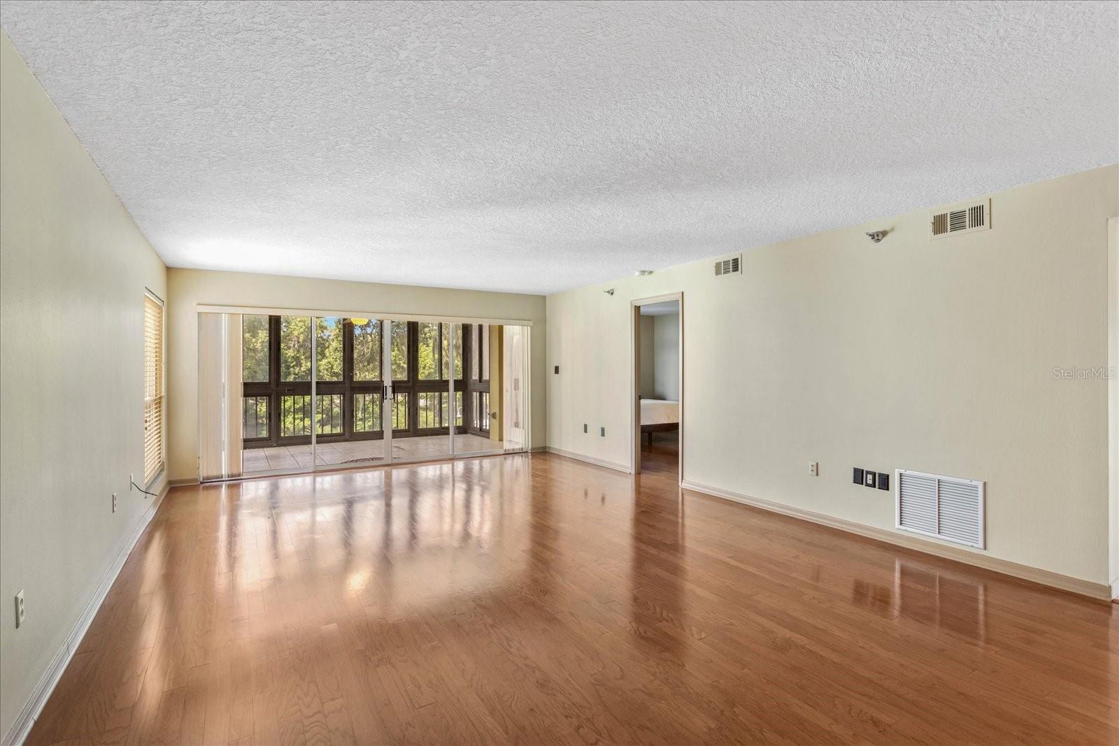 204 Quayside Circle, FL