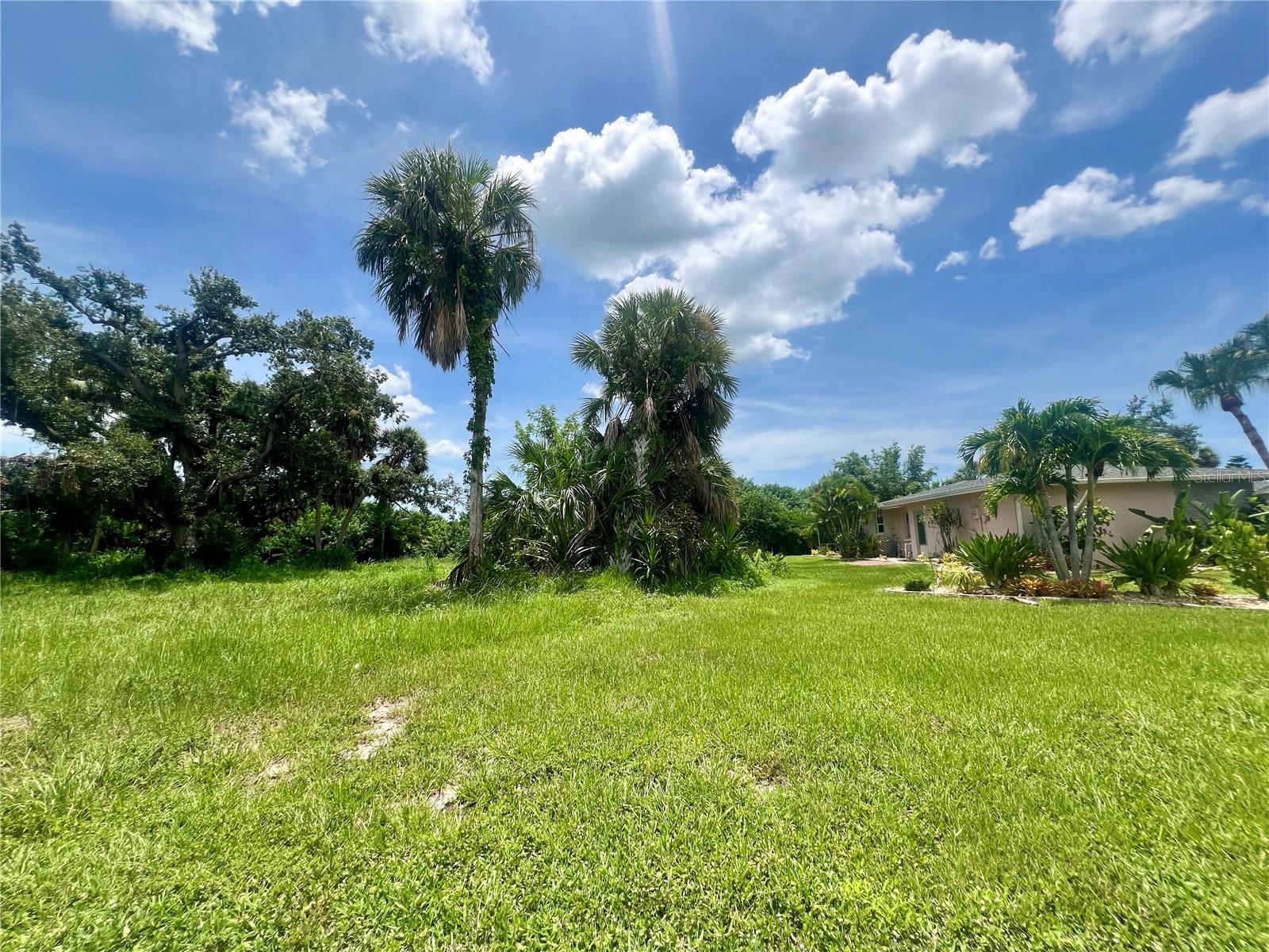 25 Oakland Hills Place, FL