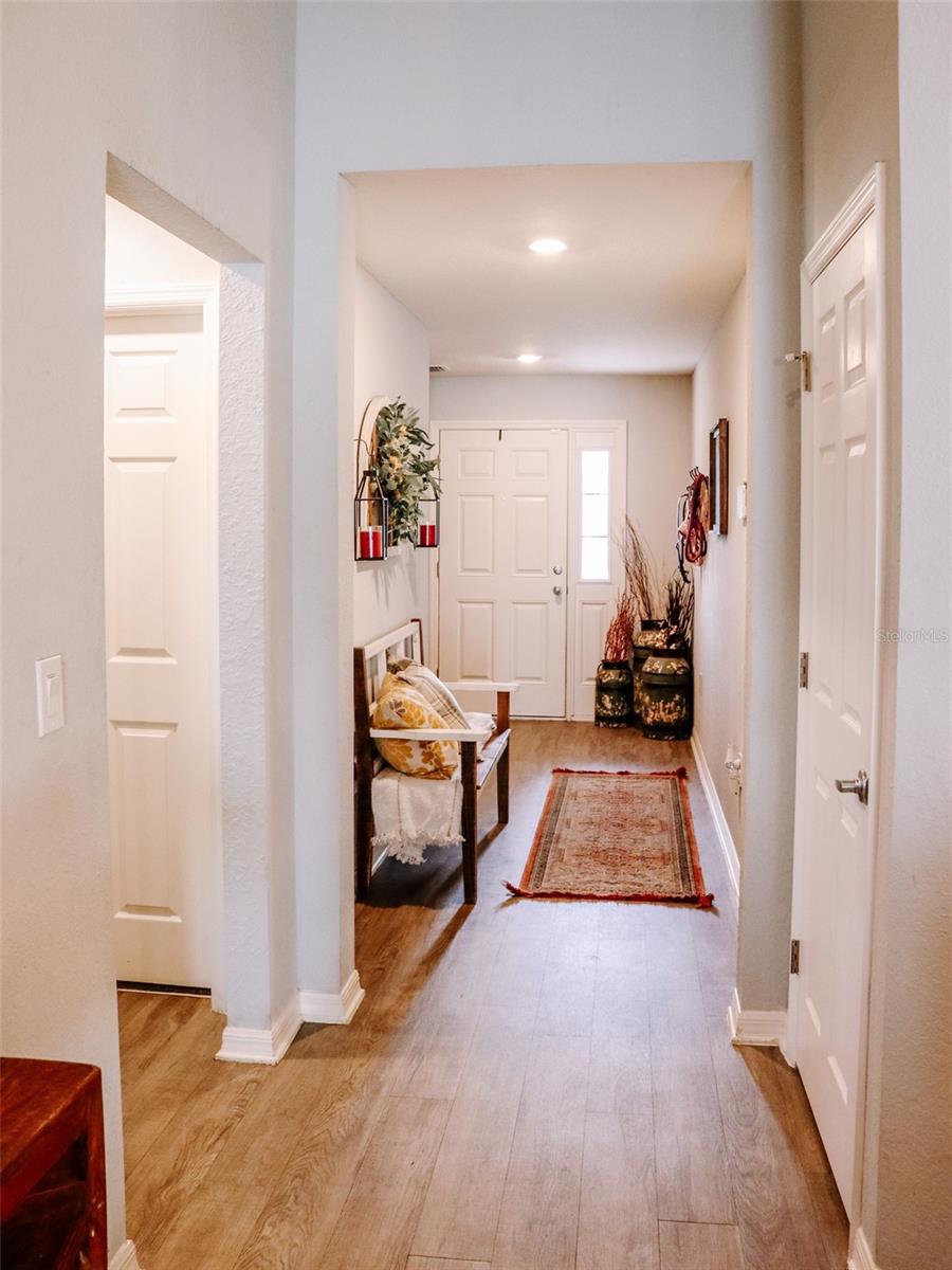 105 Foxtail Loop, FL