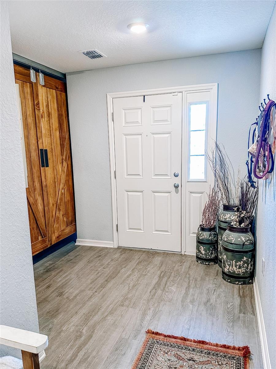 105 Foxtail Loop, FL
