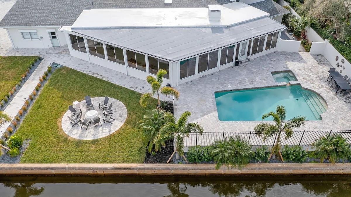 102 East Circle, FL