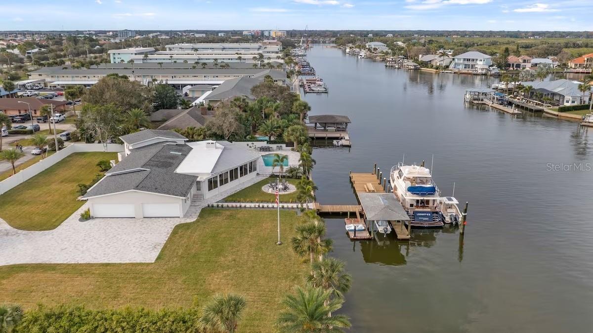 102 East Circle, FL