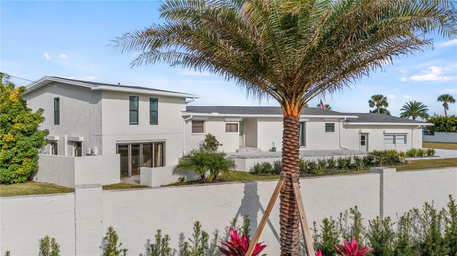 102 East Circle, FL