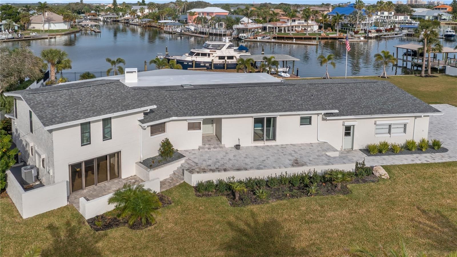 102 East Circle, FL