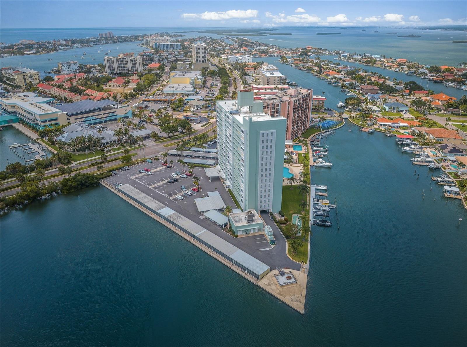 31 Island Way #605, FL