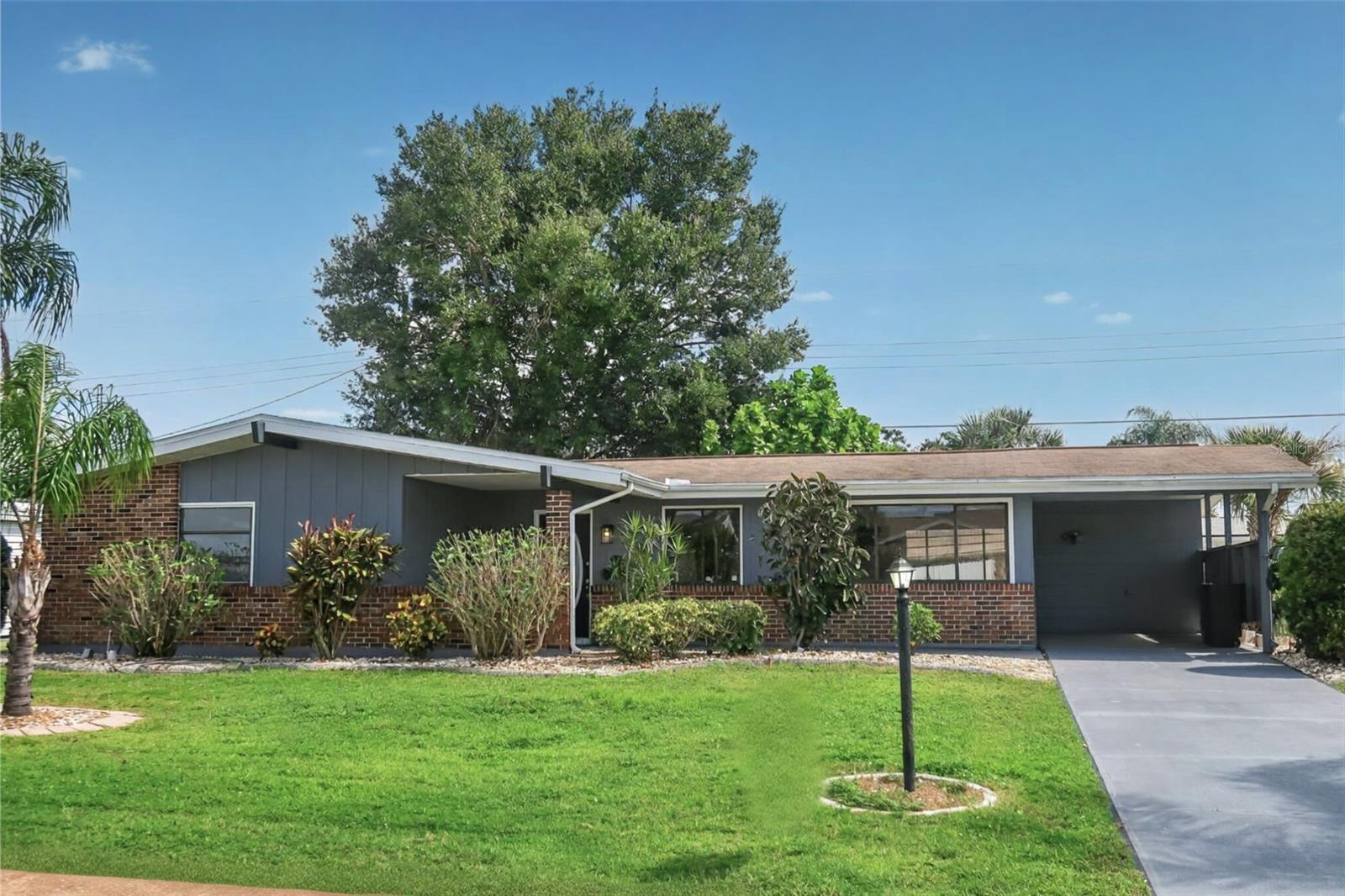 806 Oakmont Avenue, FL