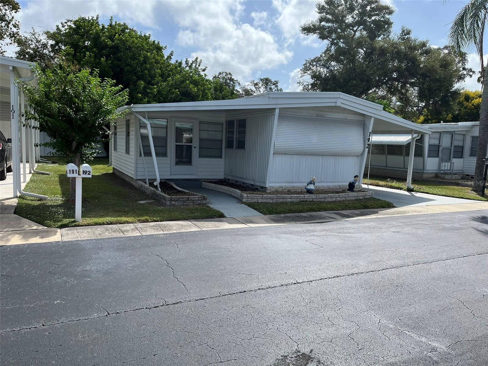1040 Main Street, FL