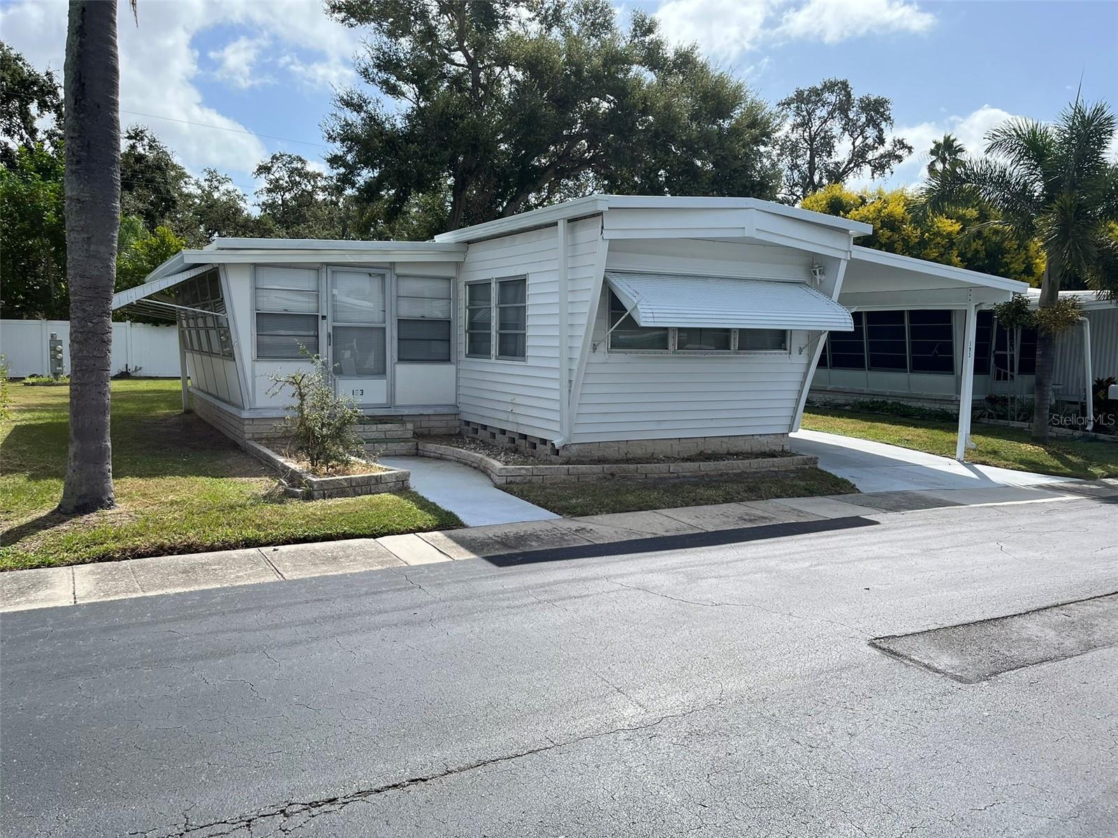 1040 Main Street, FL