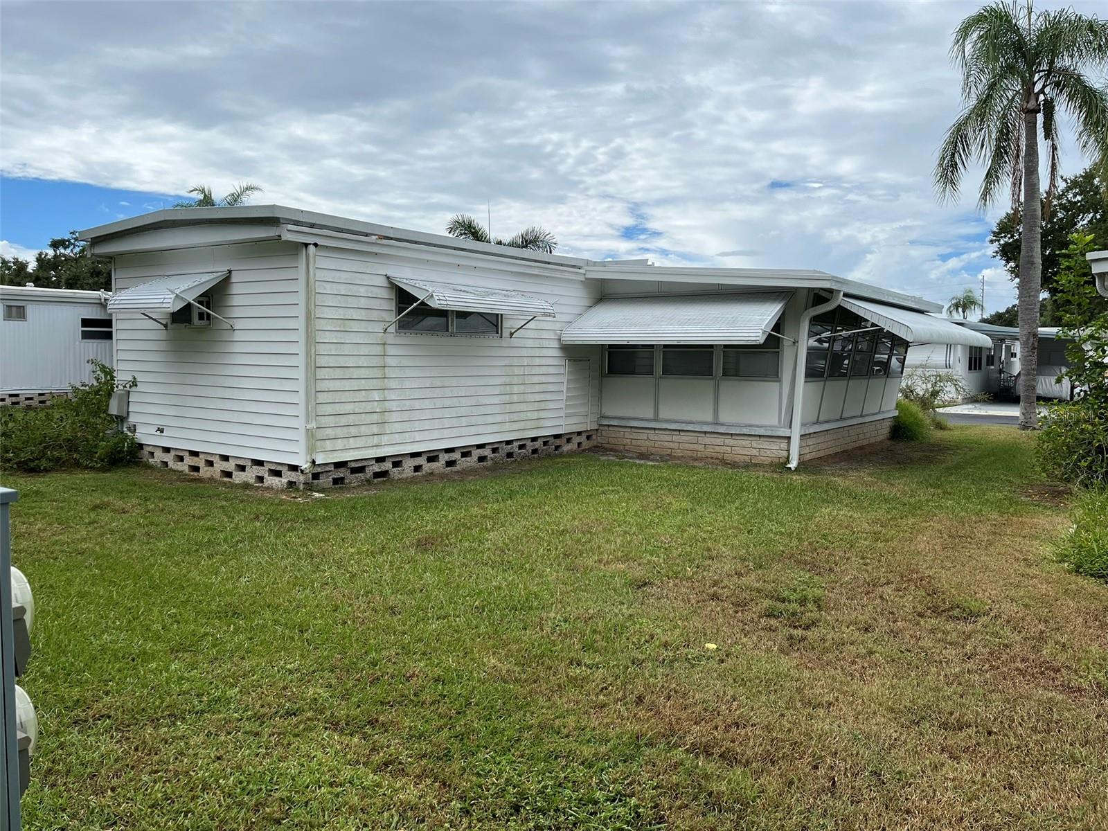 1040 Main Street, FL