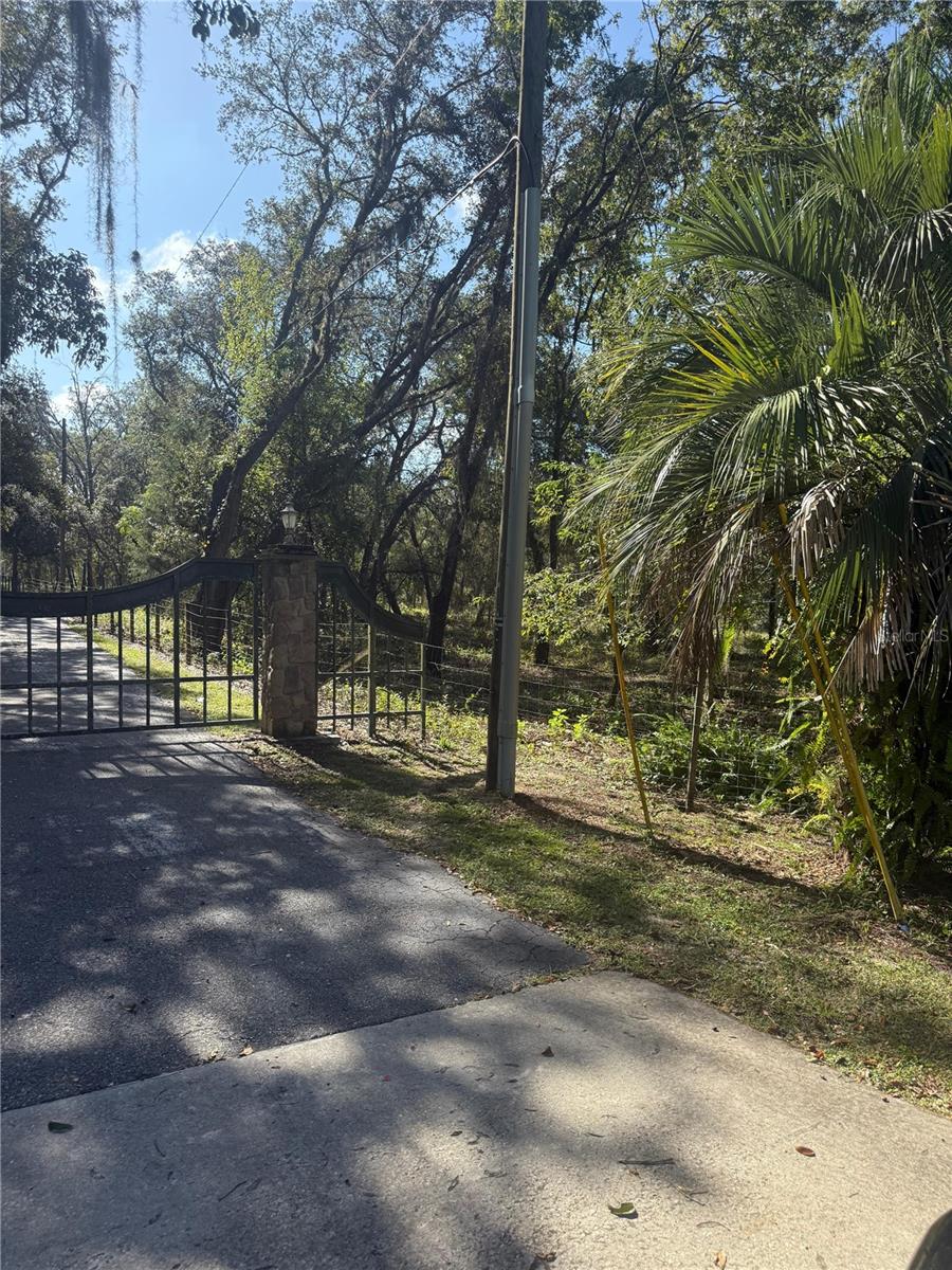 112 Place, FL