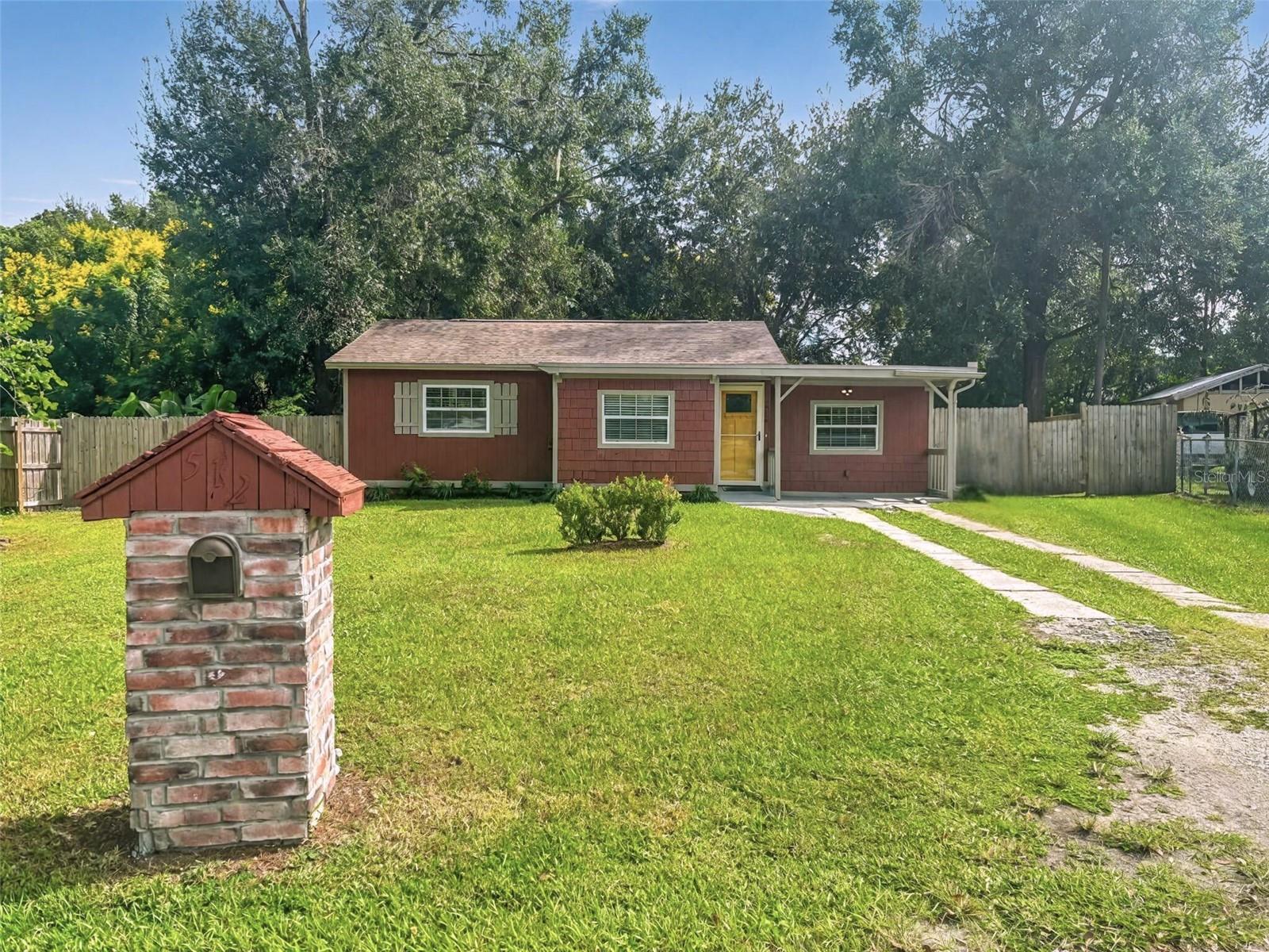 512 Green Cir, FL