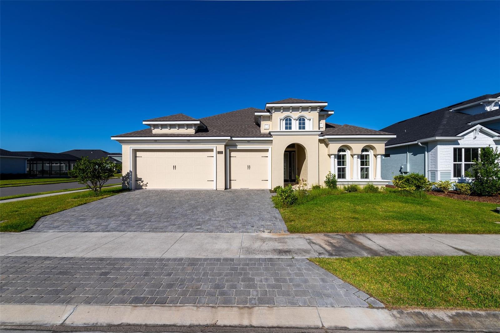 525 Mosaic Blvd, FL
