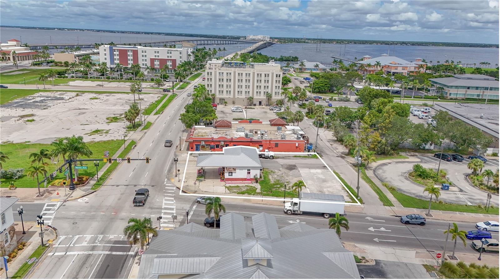 140 Tamiami Trail, FL