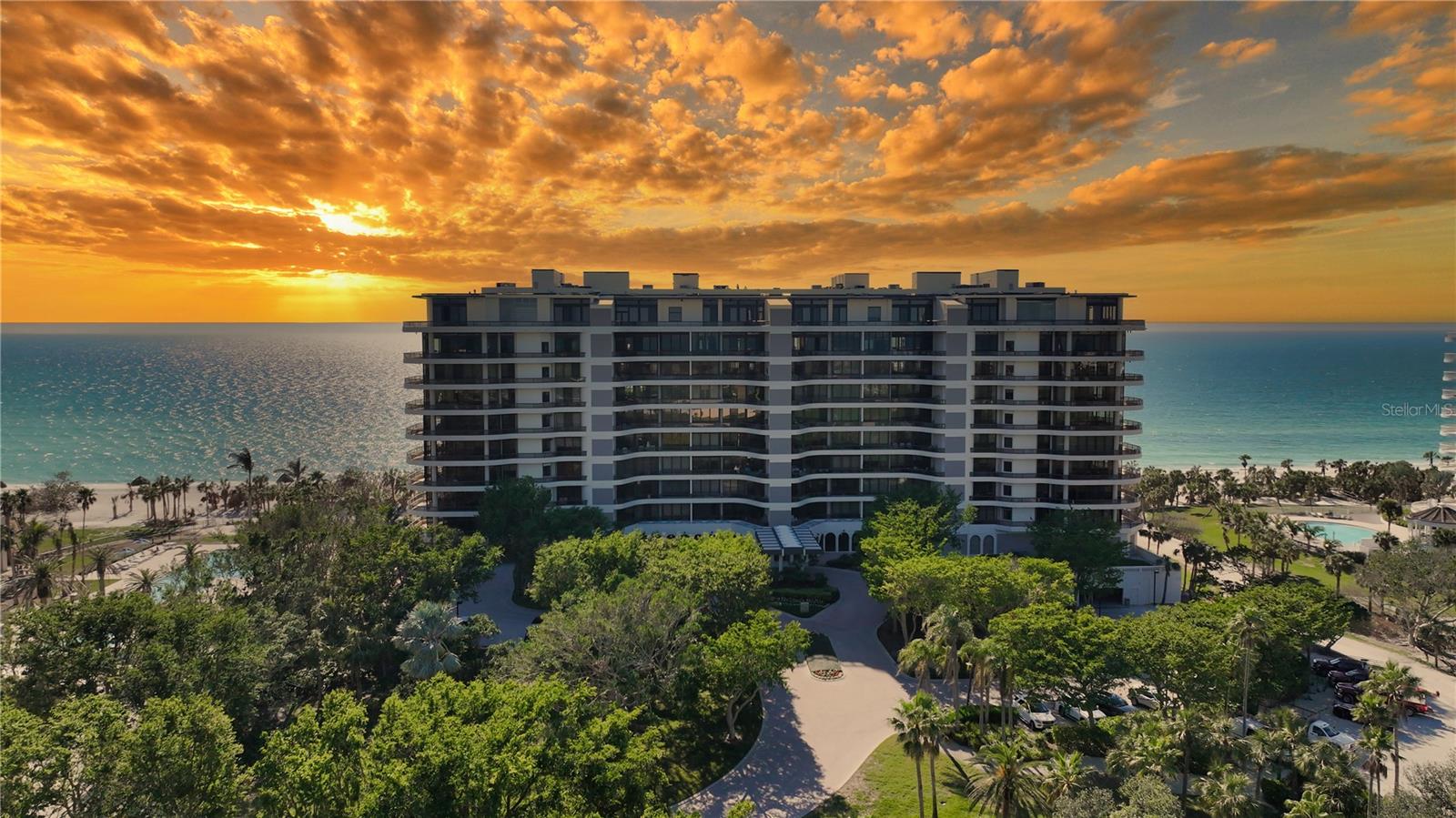 435 L Ambiance Dr #L807, FL