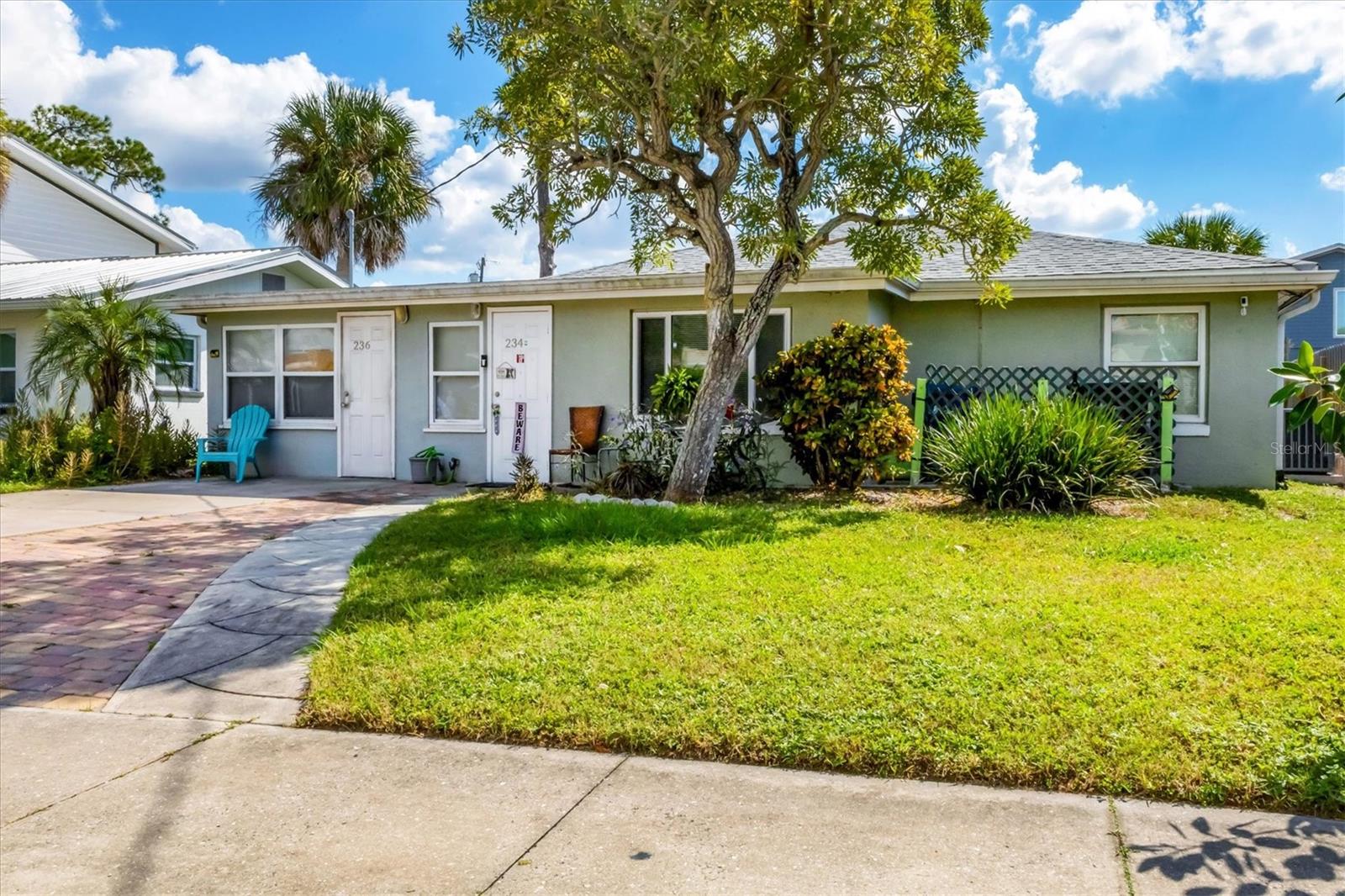 234/236 Colonia Ln E, FL
