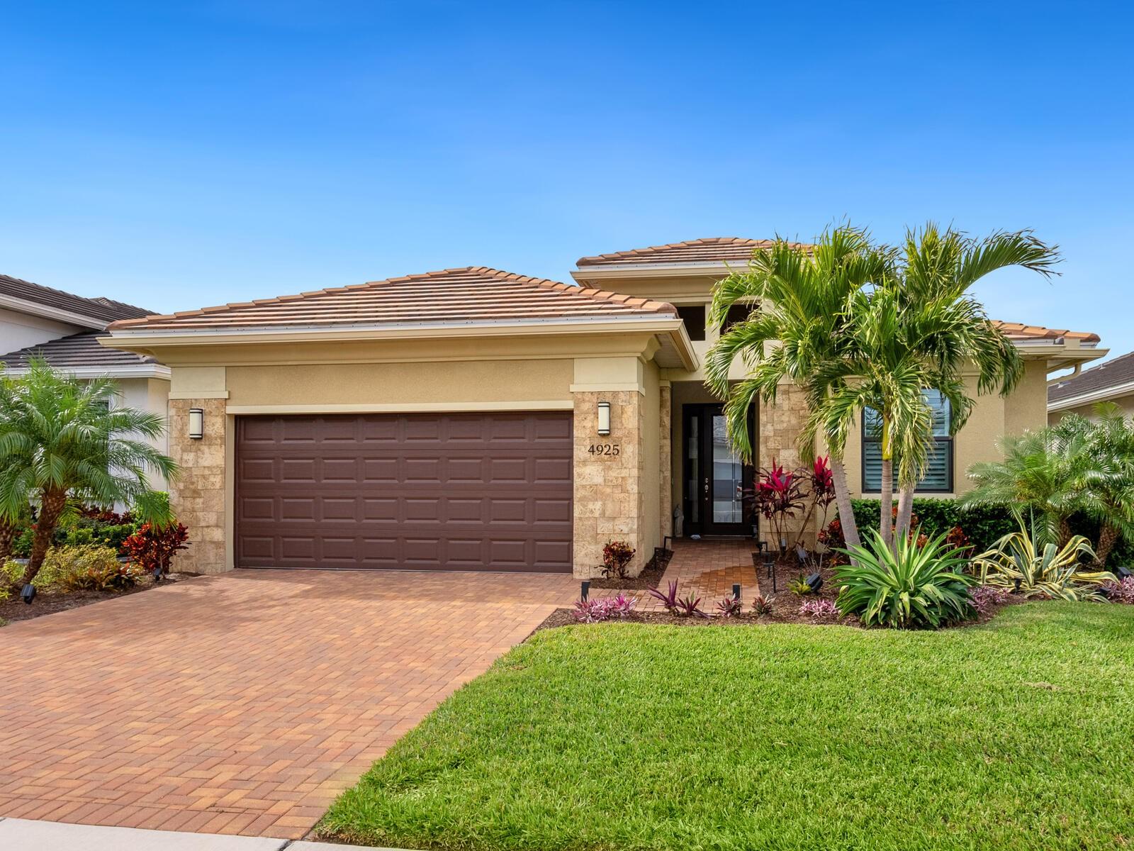 4925 Surfside Circle, FL