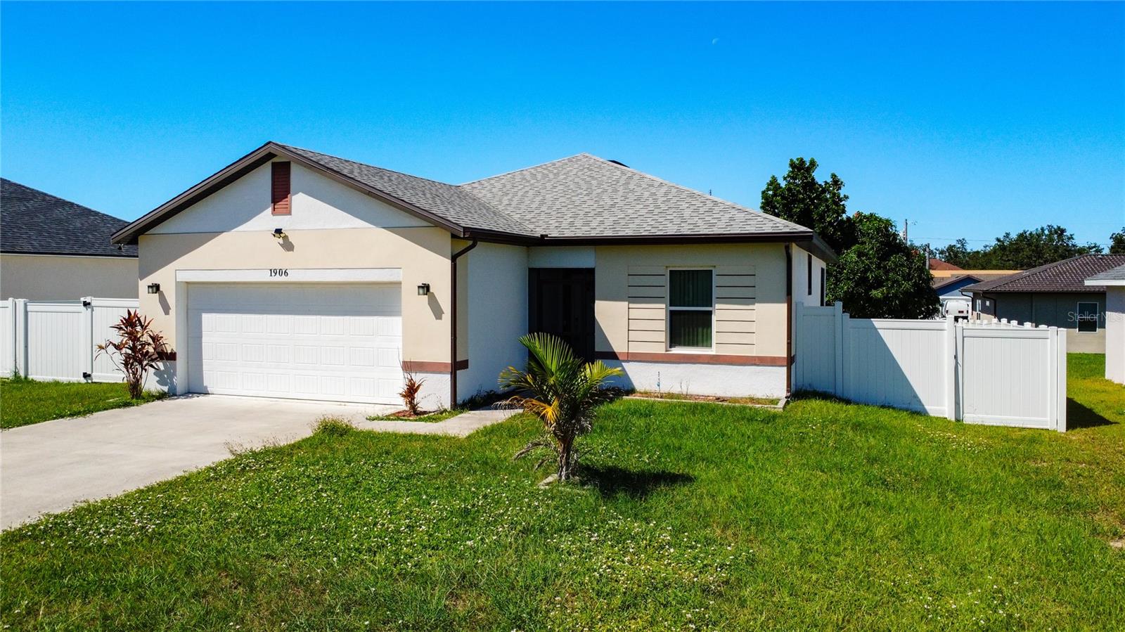 1906 Manatee Dr, FL