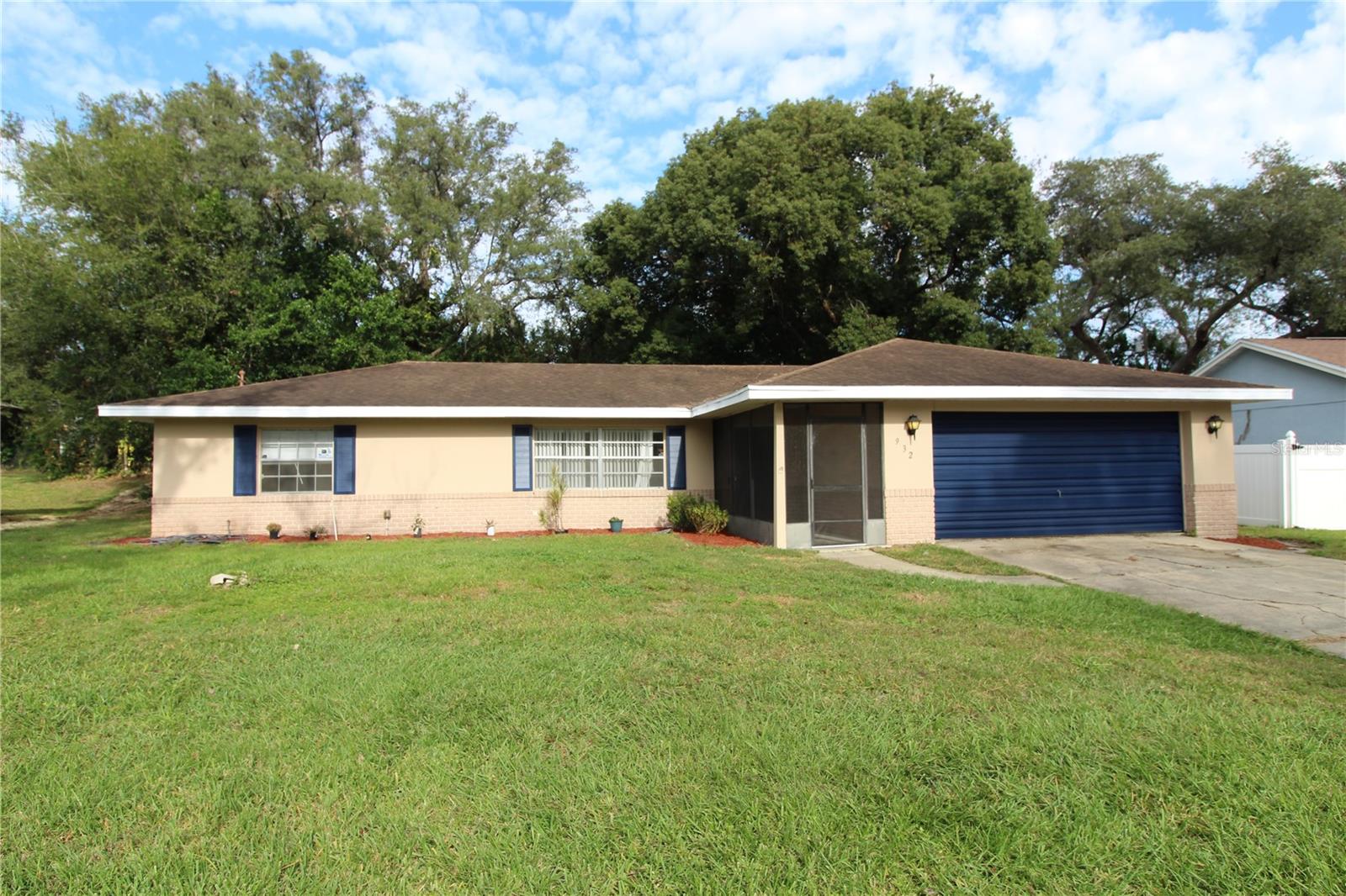 932 N Fairbairn Dr, FL