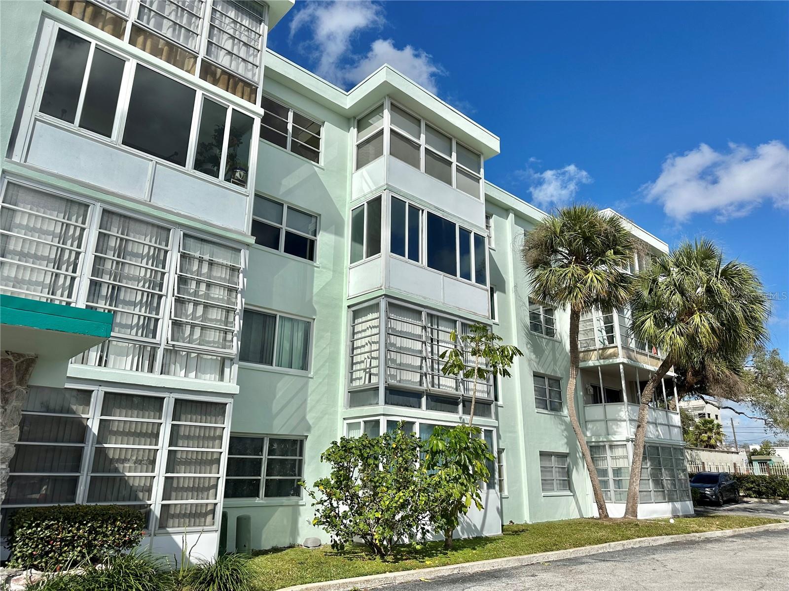 100 Waverly Way, FL