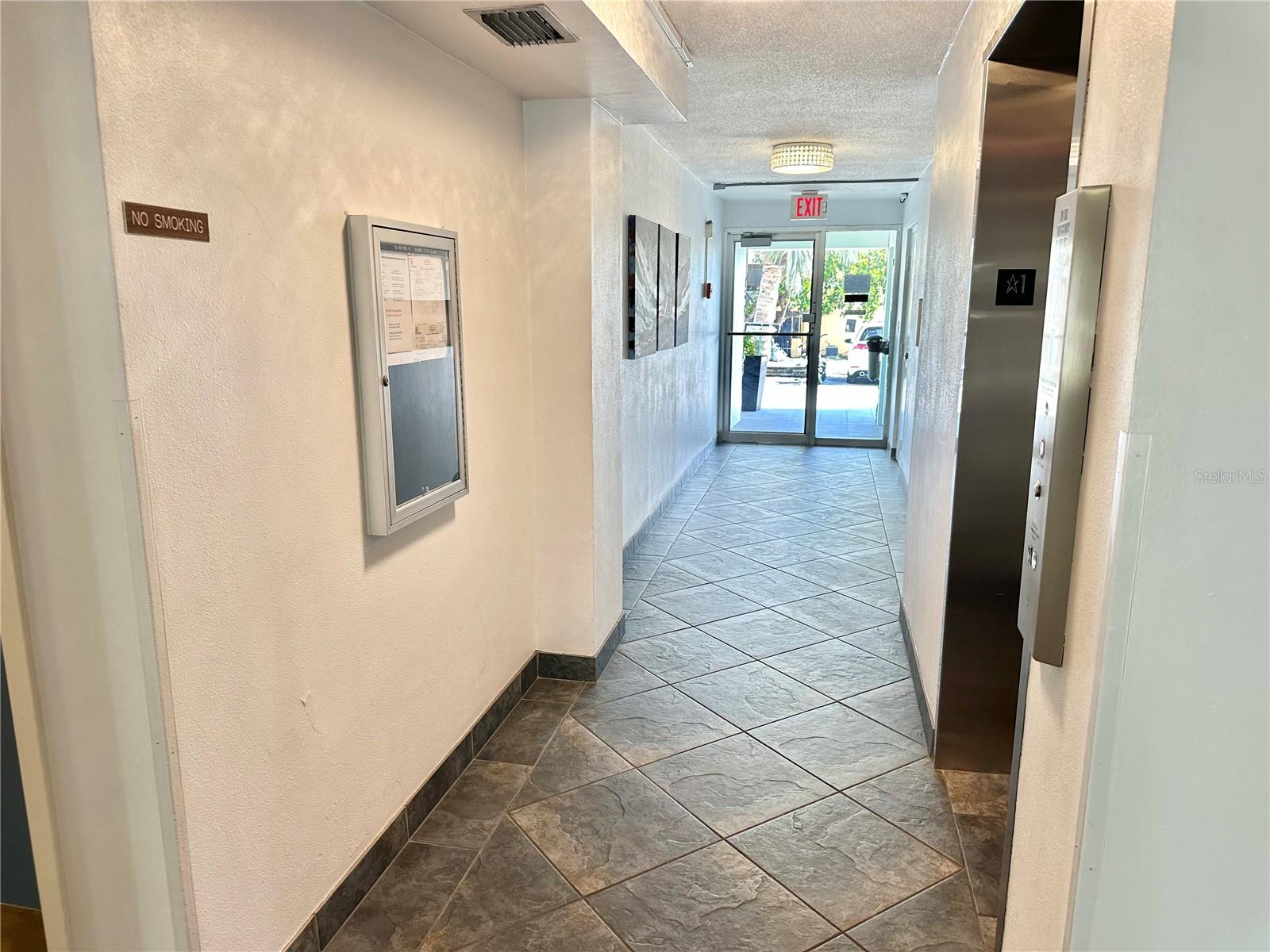 100 Waverly Way, FL