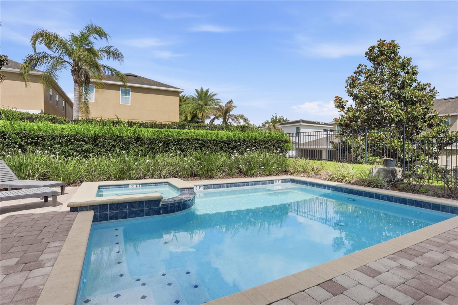 450 Novi Path, FL