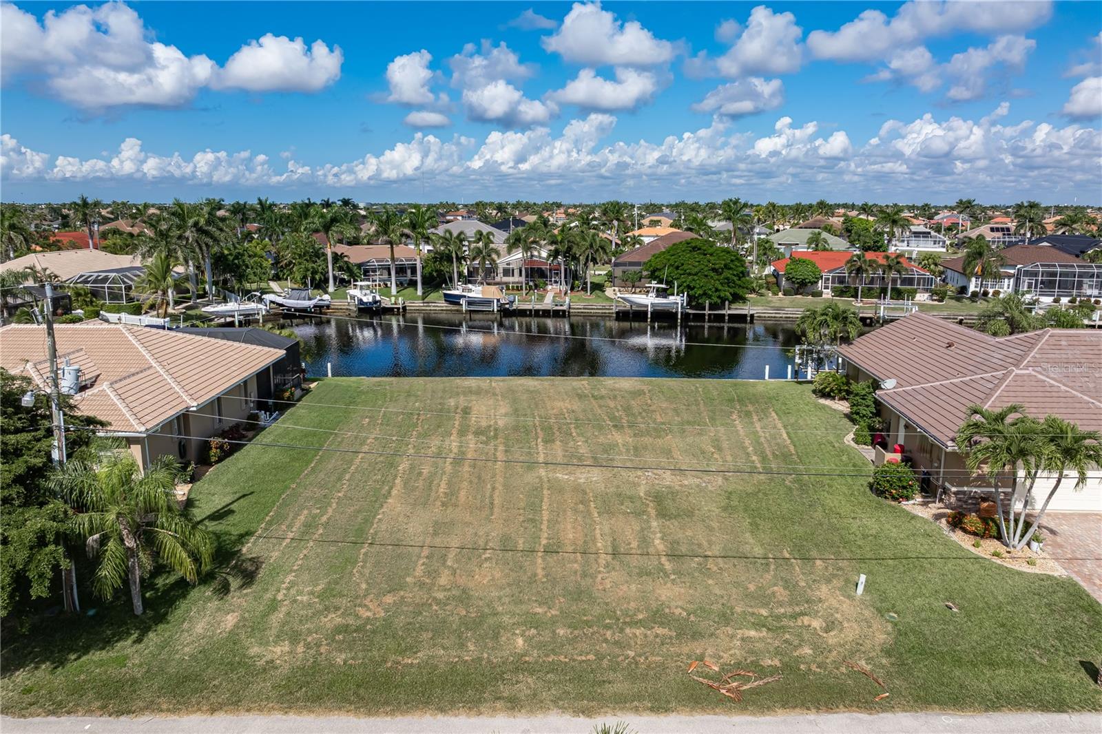 452 Valletta Ct, FL