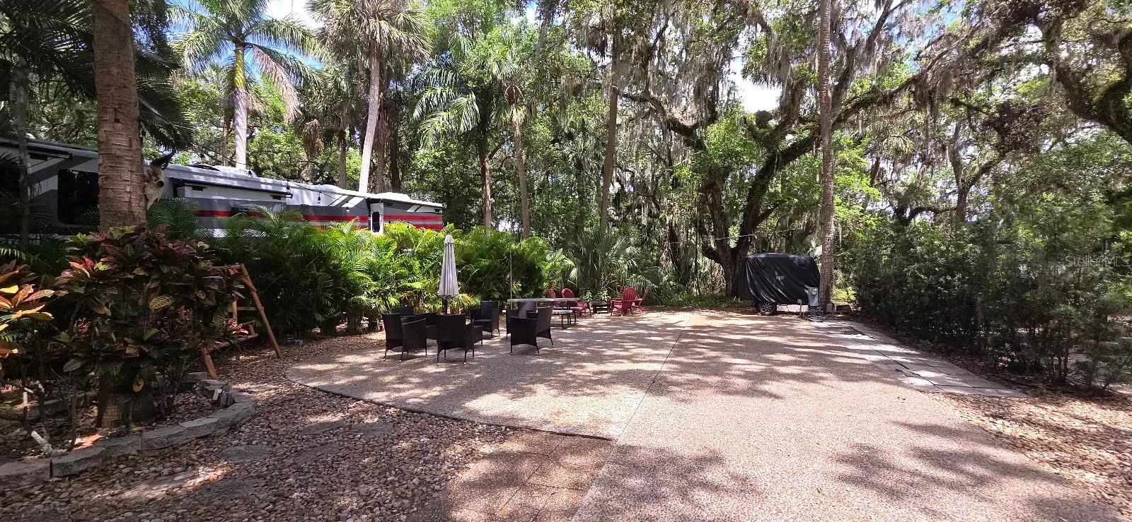 400 Longhorn Dr, FL