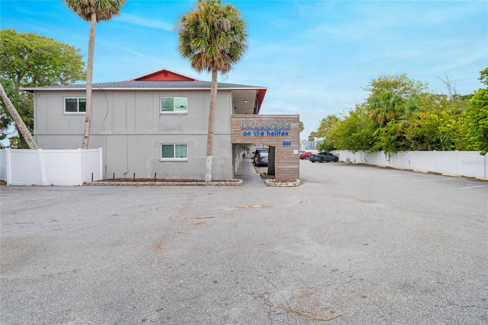 900 S Peninsula Dr #207, FL