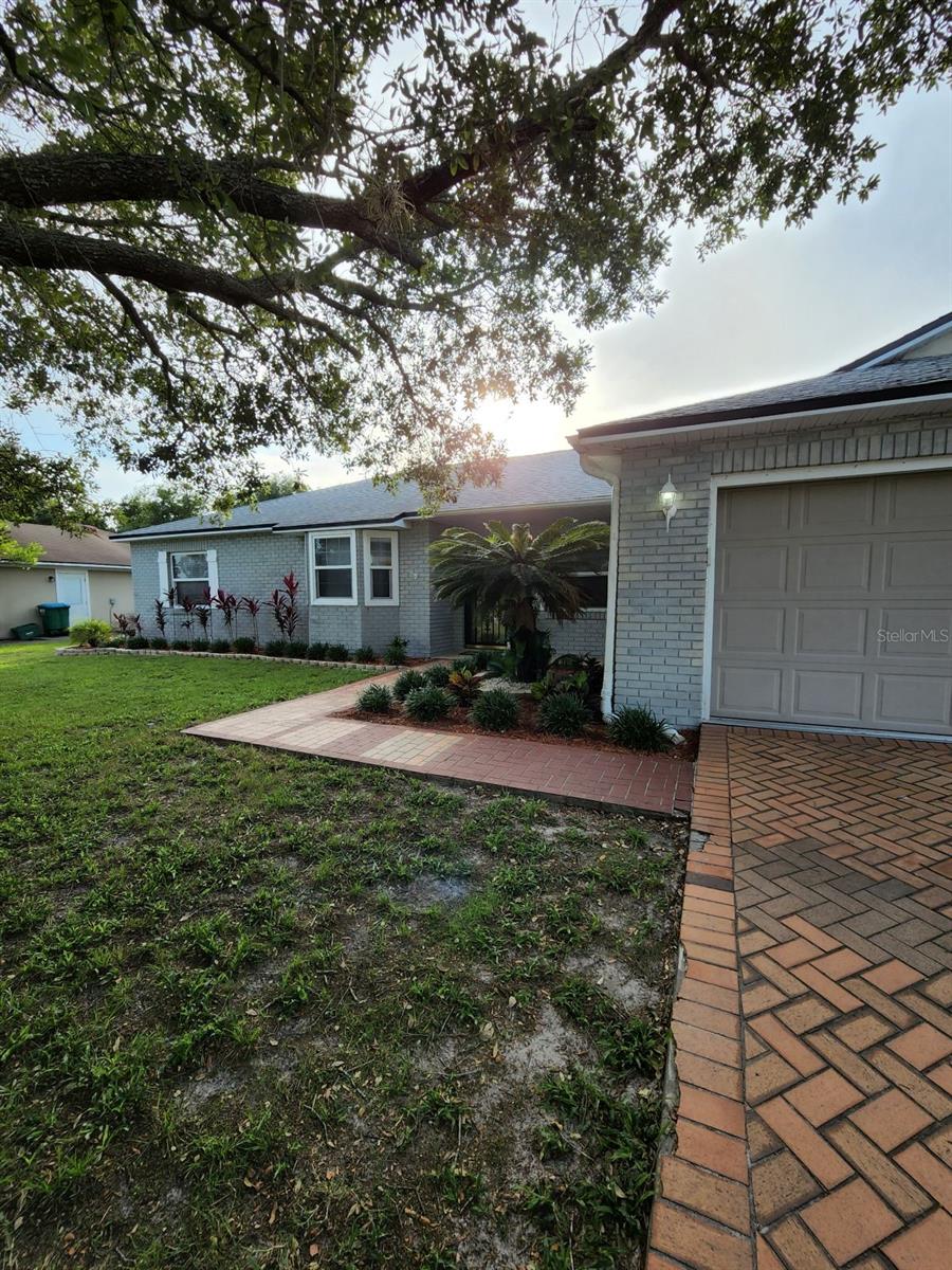 542 Blackstone Avenue, FL