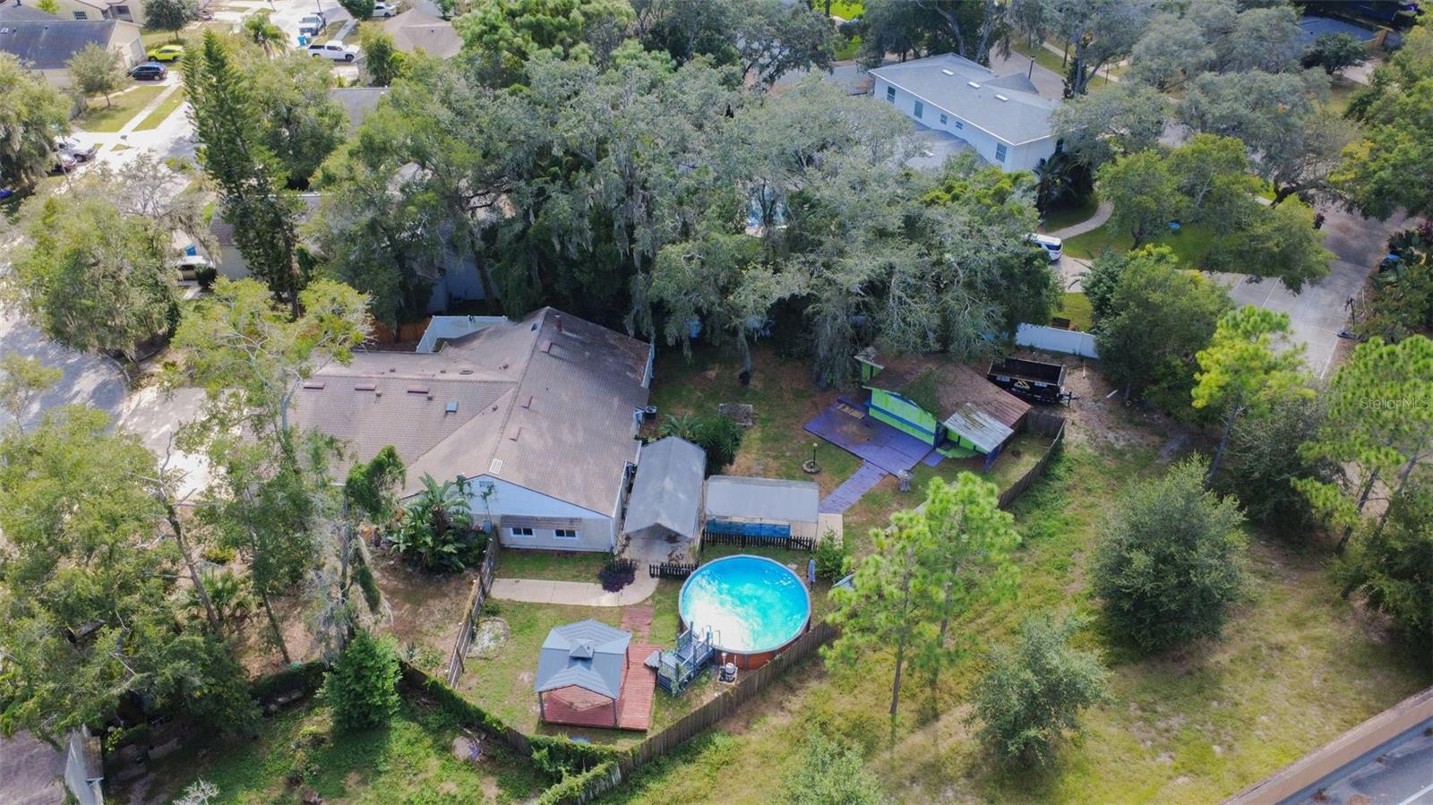 933 And 935 Robinhood Court, FL