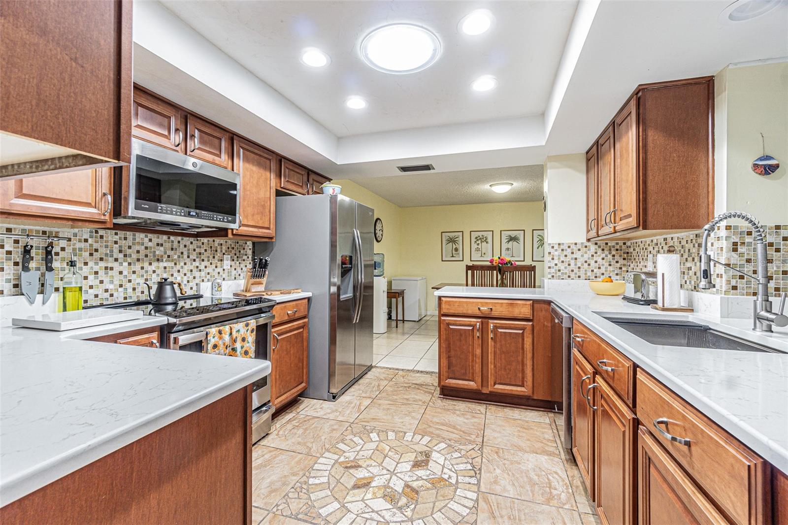 936 Highview Drive, FL