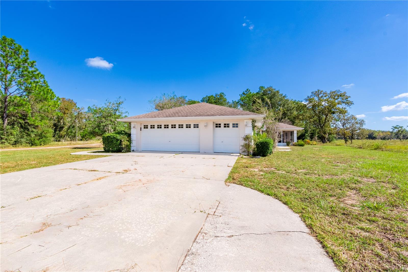 899 10th Circle, FL