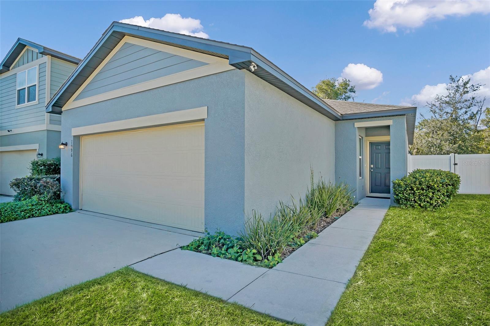 1096 Cades Cove Way, FL
