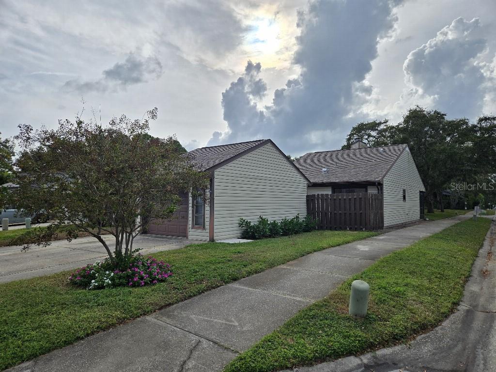 156 Devon Court, FL