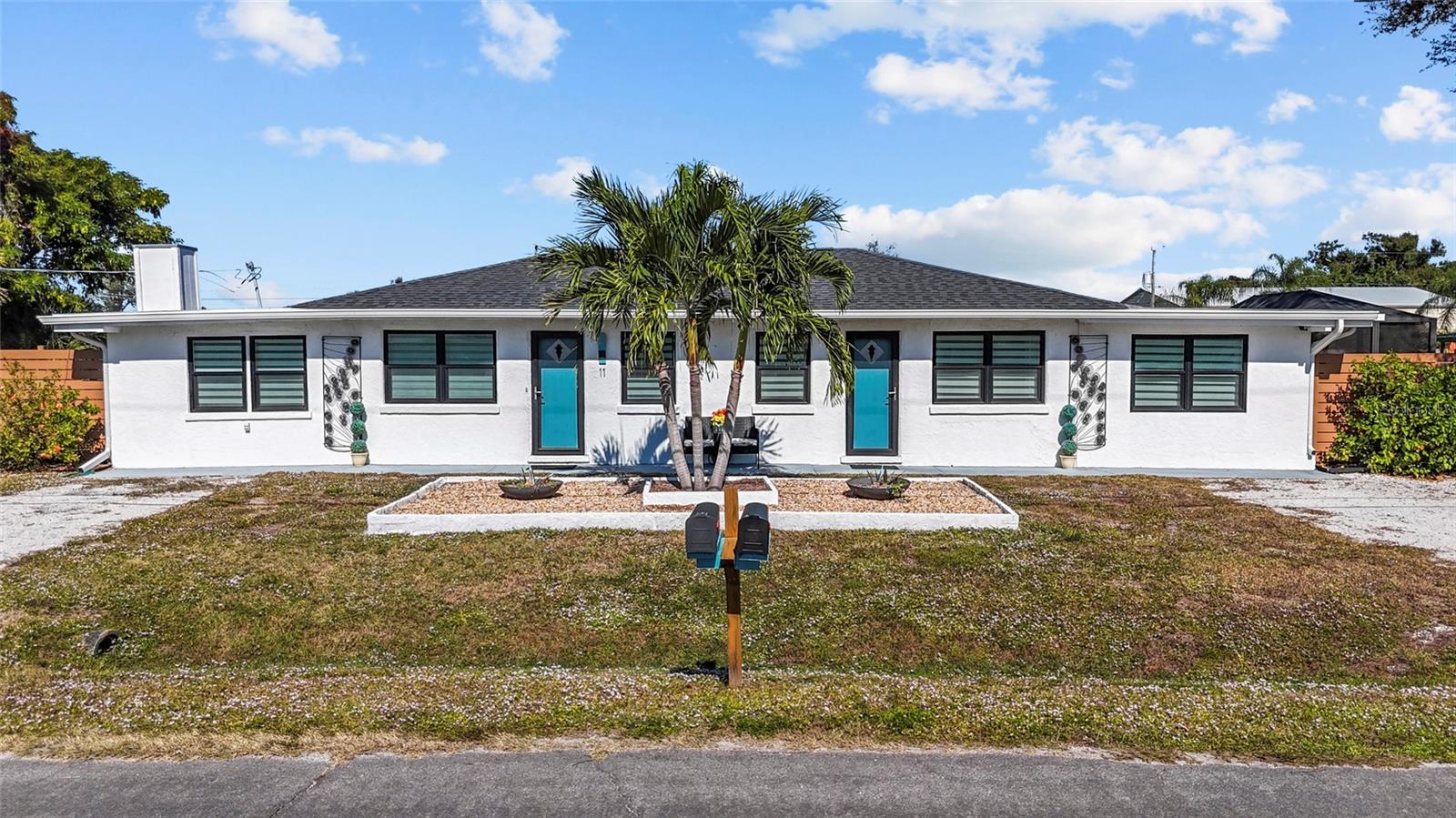 11 1st St E, FL