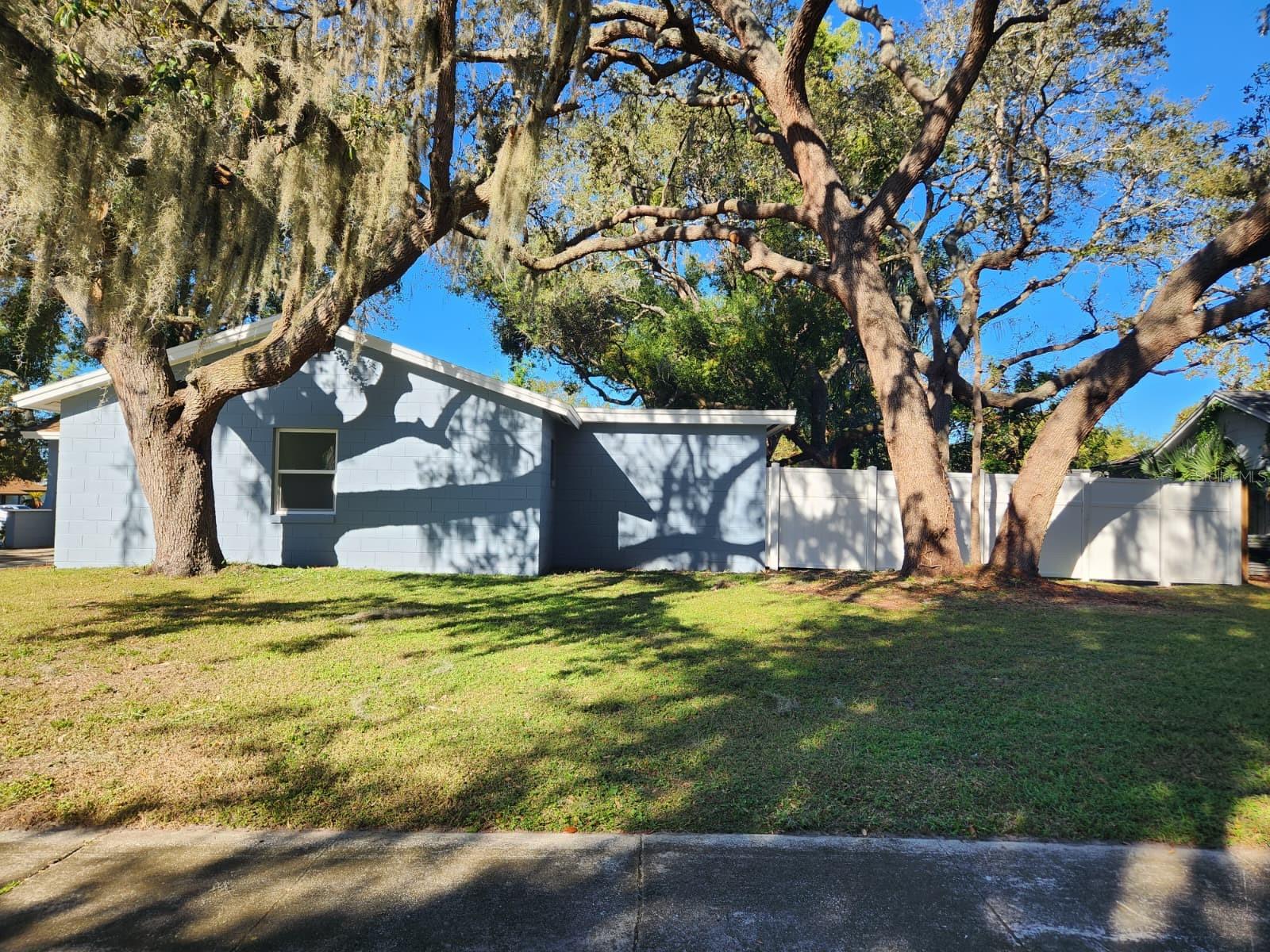 800 Diane Circle, FL