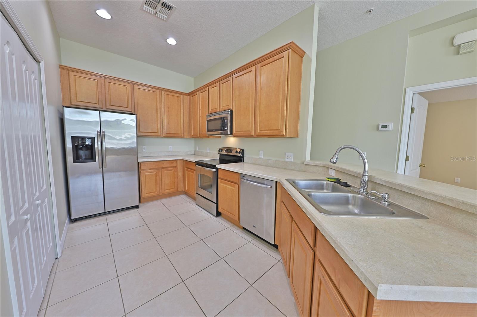 737 Ashworth Overlook Drive, FL