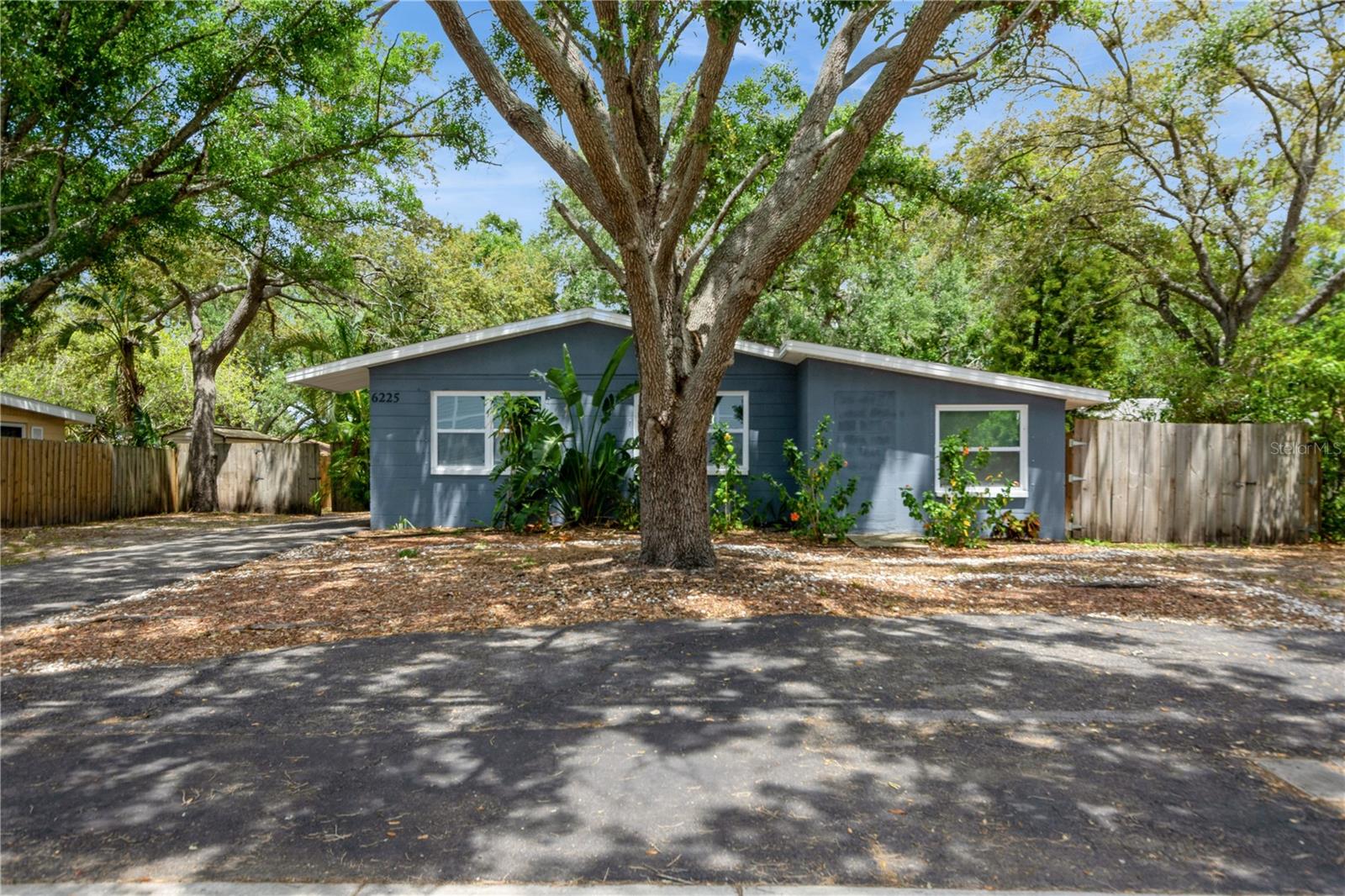 6225 76th Ave N, FL