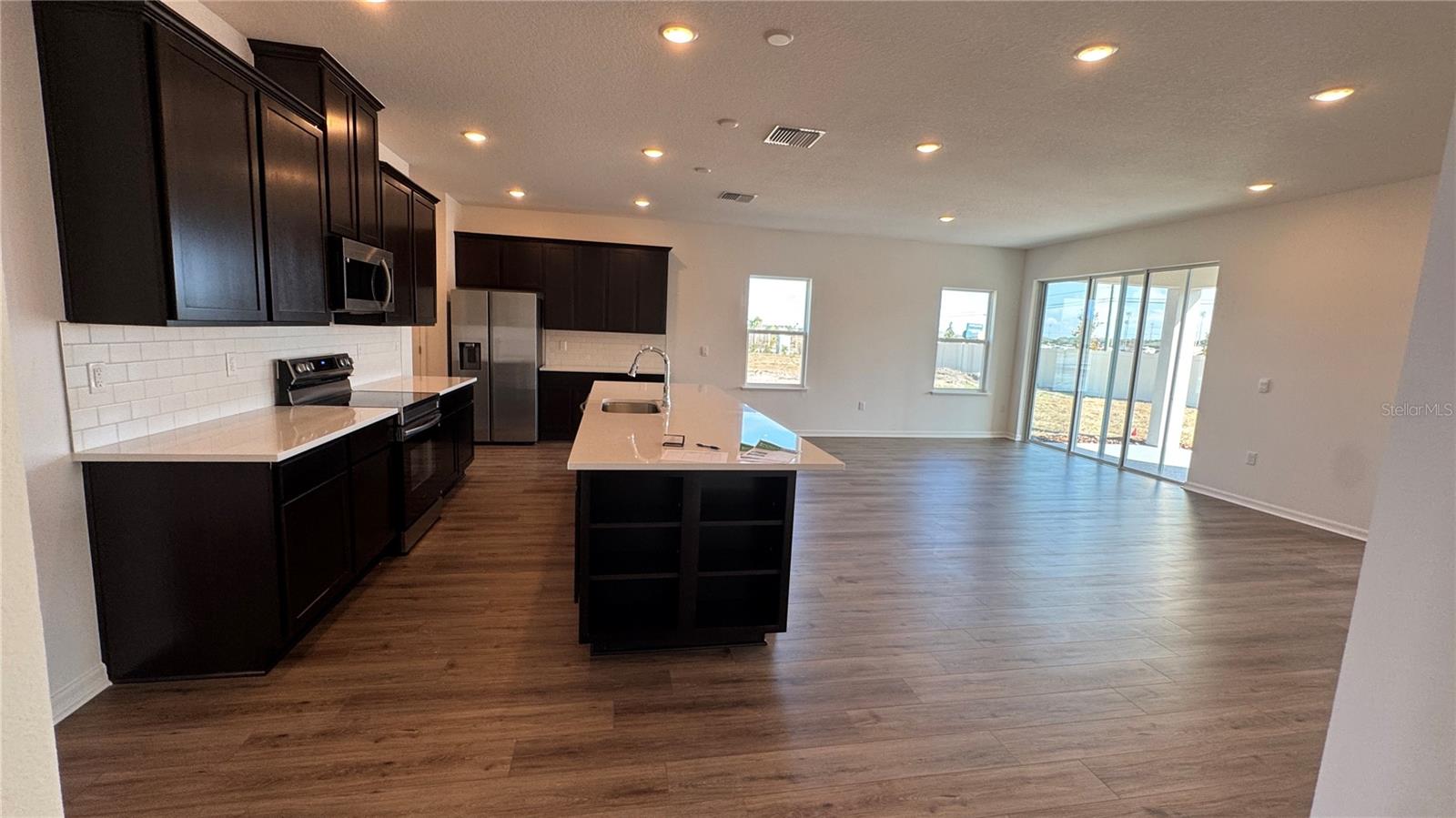 857 Hawthorne Berry Road, FL