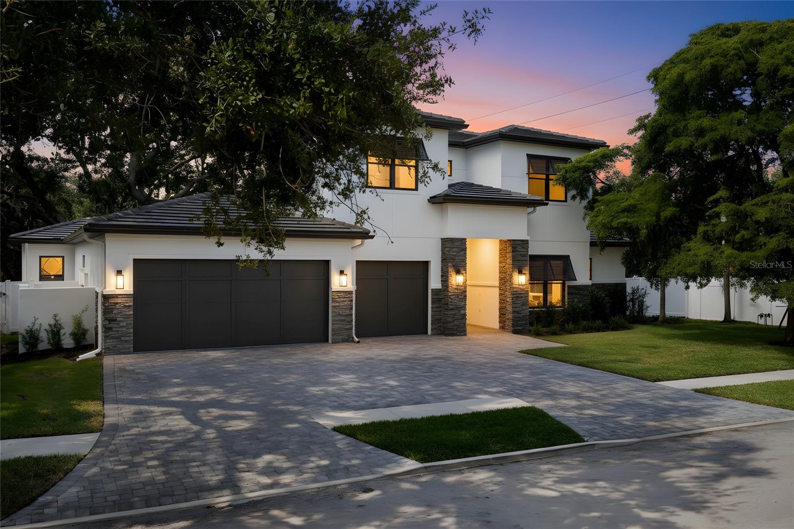 3512 Camino Real, FL